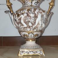 Vaso elite di Capodimonte finimente lavorato per i