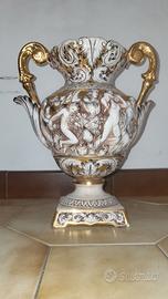 Vaso elite di Capodimonte finimente lavorato per i