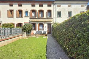 VILLA A SCHIERA A VERONELLA