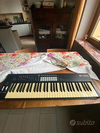 Tastiera midi novation launchkey 61