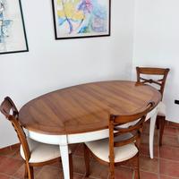 Tavolo e sedie in legno