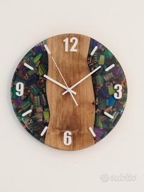 orologio artigianale in legno e resina epossidica