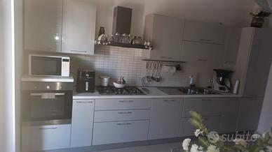 cucina coordinata con paretina