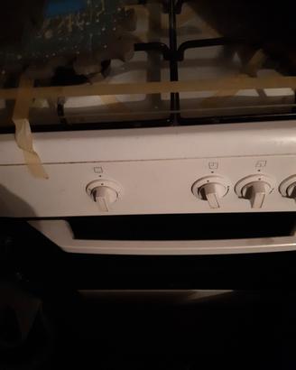 cucina 4 fuochi gas