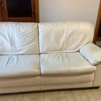 Coppia di divani-comodi ma da sistemare 