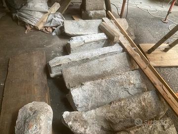 Scalini in granito dell’Adamello (tonalite)