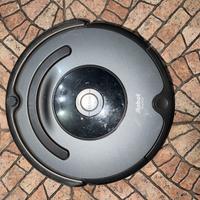 Foletto e robot per lava pavimenti