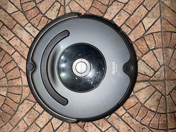 Foletto e robot per lava pavimenti