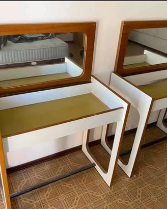 Coppia di Toelette Vintage Mid-Century Modern