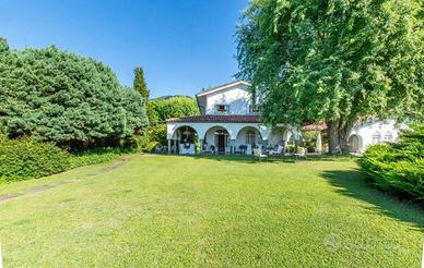 Villa di 750 m² con più di 5 locali e box auto dop