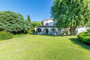 Villa di 750 m² con più di 5 locali e box auto dop