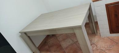 Tavolo da sala o cucina grigio