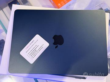 MacBook Air 13 2022 8GB RAM 512GB SSD M2