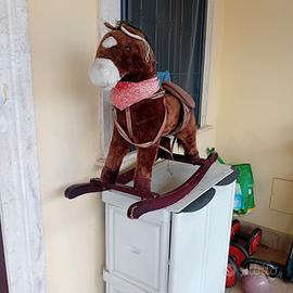 Cavalluccio svivolo tavolino passeggino pista