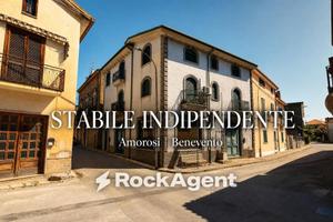 Palazzo / Stabile di 210 m² con 4 locali a Amorosi