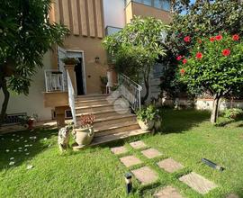 VILLA A SCHIERA A PALERMO