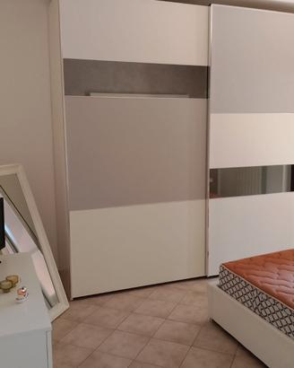 Camera da letto moderna completa