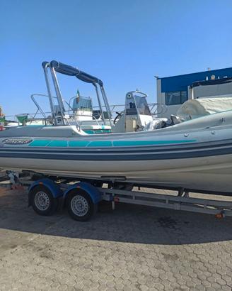 Stingher8,50  gommone RIB VETRORESINA E TUBOLARI ,