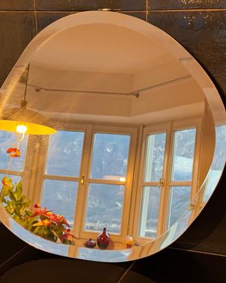 Specchio irregolare con Bisellatura illuminato LED