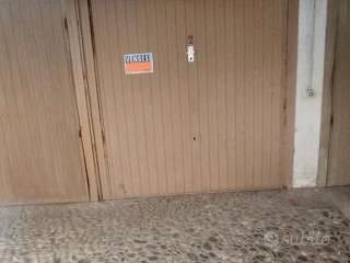 Privato vende". garage a valdagno
