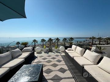 Loano si propone stupendo attico fronte mare