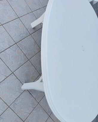 Tavolo esterno bianco