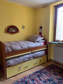 Letto doppio con 2 ripiani scrivania estraibili