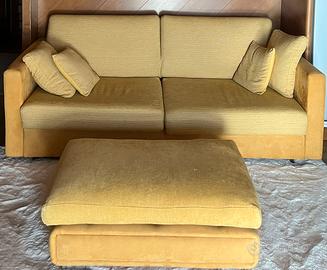 Cucina completa, tavolo sedie e divano