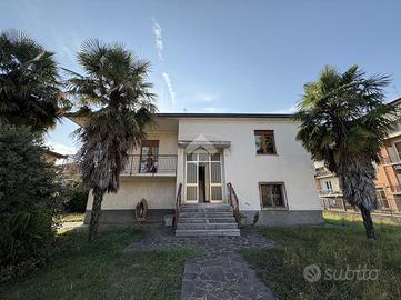 VILLA SINGOLA A ALBANO SANT'ALESSANDRO
