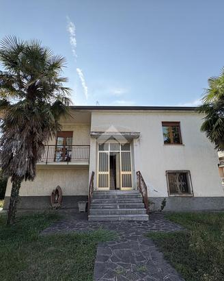 VILLA SINGOLA A ALBANO SANT'ALESSANDRO