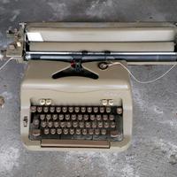 Everest_macchina da scrivere