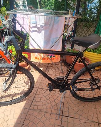 bicicletta  Mountain bike con cambio  di marcia 