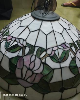Lampadario vintage di vetro dipinto con rose in ri