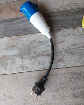 Adattatore spina CEE a presa Schuko per Camper 