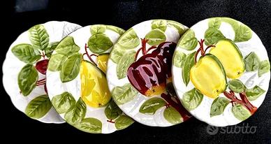 Set di piatti vintage in ceramica volumetrico