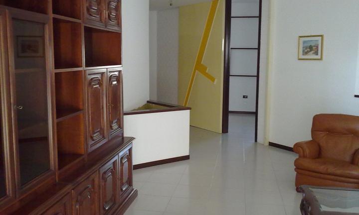 Trivano arredato p. auto centrale prestigioso