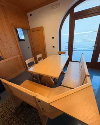 Set Completo: Giropanca, Tavolo e 3 Sedie in Legno