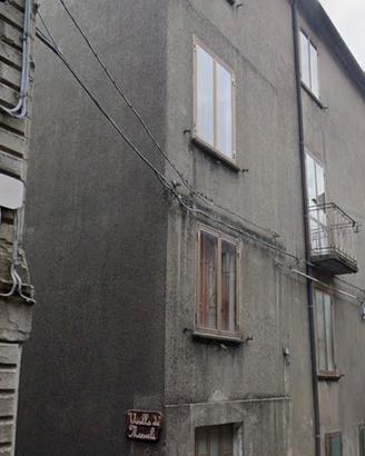 Ampia casa indipendente su 4 livelli a Decollatura
