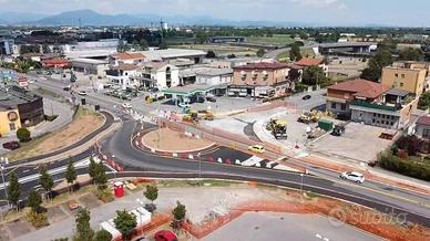 Magazzino deposito con area vendita