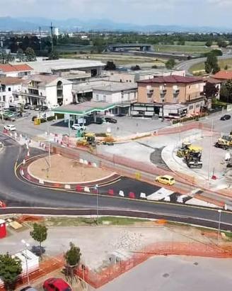 Magazzino deposito con area vendita