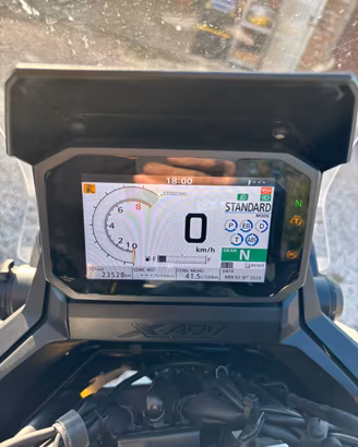 Xadv 750