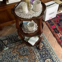 Tavolino etagère in legno massello a 3 ripiani