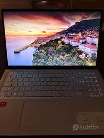 ASUS VivoBook 15" - Ryzen 5 / Vega 8 / 8GB RAM/W11