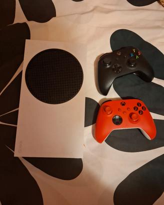 Xbox serie s con 2 controller