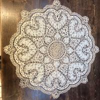 Splendido centrotavola eseguito interamente a mano