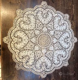 Splendido centrotavola eseguito interamente a mano