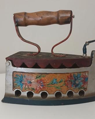Antico ferro da stiro vintage
