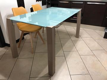 tavolo da pranzo in vetro temprato