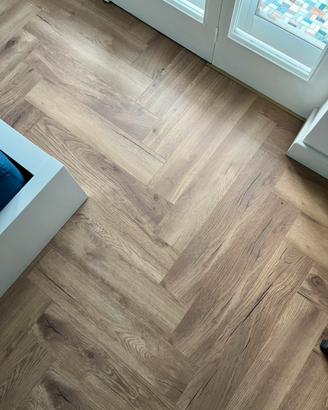 30 mq pavimento laminato parquet a spina italiana