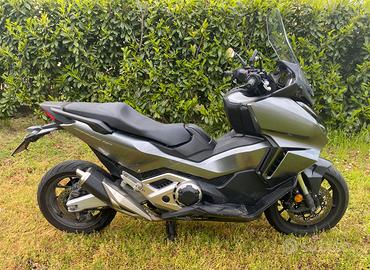 Honda Forza 750 del ‘24 10.000 km